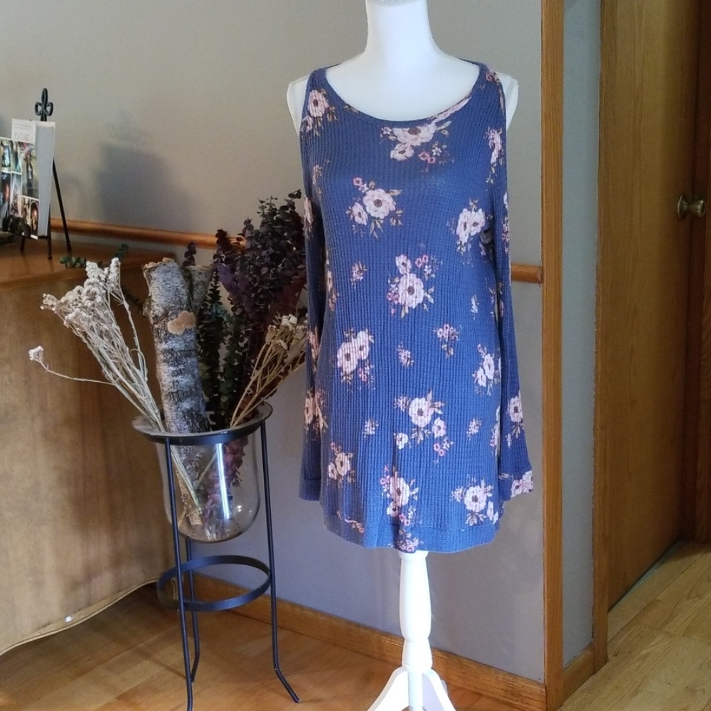 Cold shoulder tunic